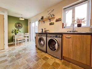 Kitchen Diner- click for photo gallery